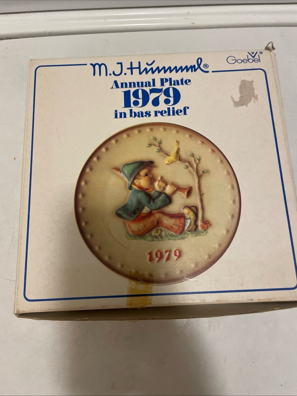Vtg Goebel Hummel annual collector plate, 1979 - In Bas Relief